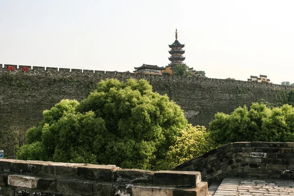 Tower and old city wall in Nanjing — Stock Photo, Image