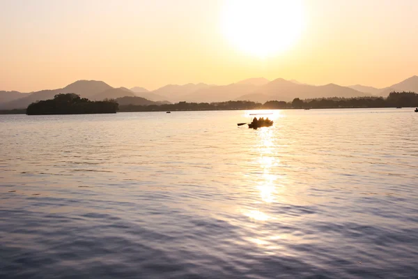 Atardecer vista lago — Foto de Stock