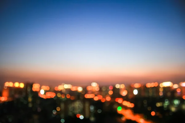 bulanık şehir gece görünümü