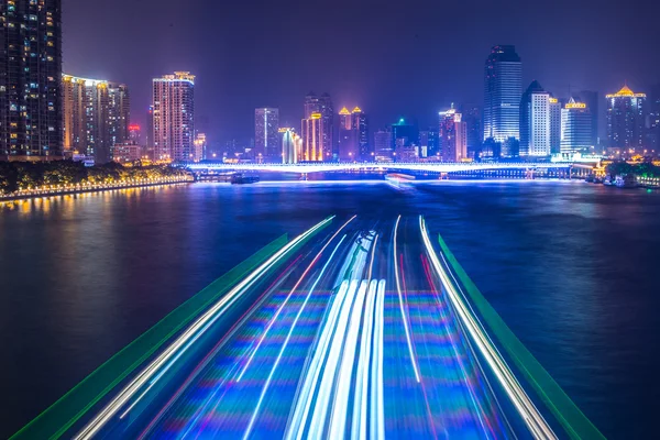 gece yolculuk Pearl Nehri üzerinde