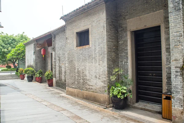 Casa chinesa velha e rua — Fotografia de Stock