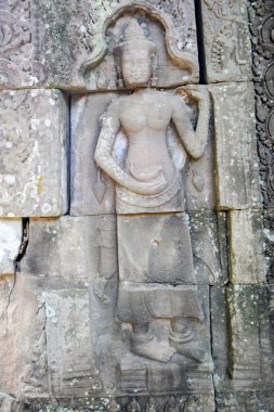 ayağı üzerine geleneksel oyma