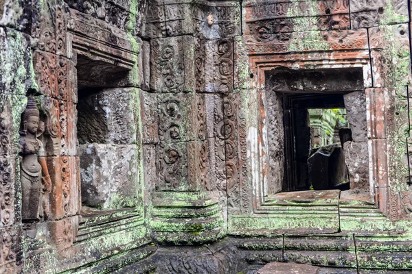 Angkor Wat ruinas y artes — Foto de Stock