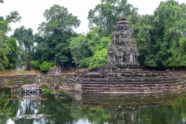 Neak Stan gölet yaz görünümü