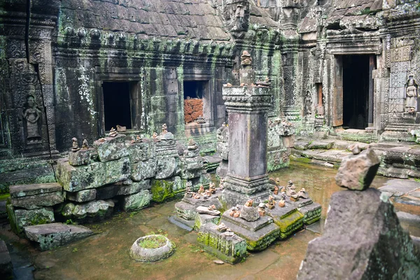 Tapınak kalıntı Angkor Wat alanında — Stok fotoğraf