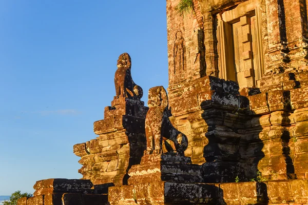 Edifício no por do sol — Fotografia de Stock