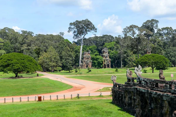 View of Angkor Thom historic park, grass and old towers — Stock Photo, Image