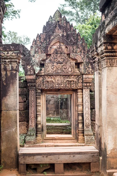 Gebäude und Kunst in Banteay Srei in Kambodscha — Stockfoto