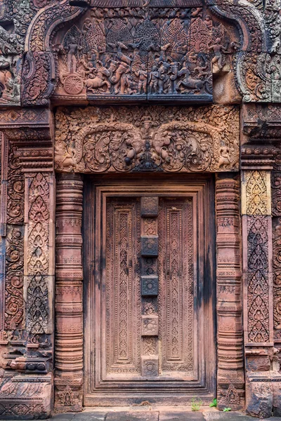 Buildings and arts in Banteay Srei in Cambodia — Stock Photo, Image