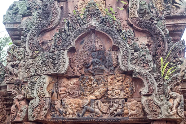 Buildings and arts in Banteay Srei in Cambodia — Stock Photo, Image