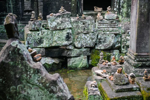 アンコール ・ ワット周辺の寺院遺物 ストック写真