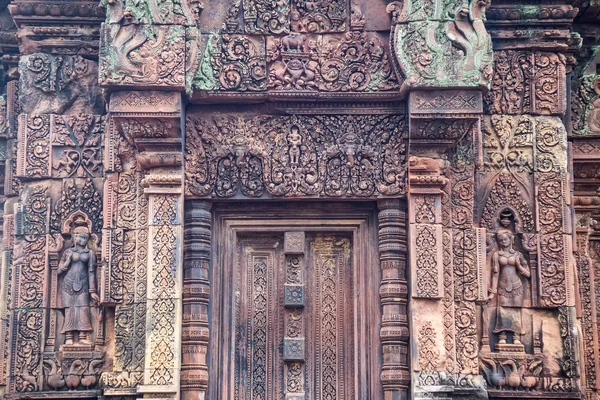 Gebäude und Kunst in Banteay Srei in Kambodscha lizenzfreie Stockbilder
