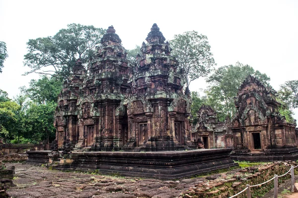 Gebäude und Kunst in Banteay Srei in Kambodscha Stockbild