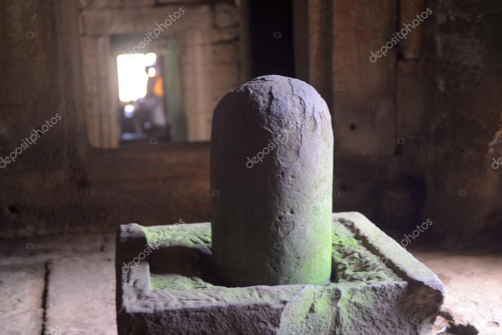 https://st2.depositphotos.com/4170871/8044/i/950/depositphotos_80446314-stock-photo-lingam-and-yomi-stone-sculpture.jpg