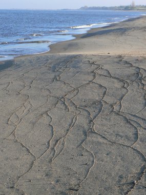 Beach dalga sonra geride desenleri ile. Baltık Denizi