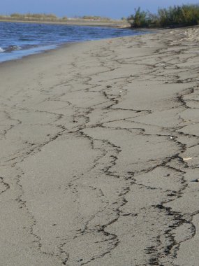 Beach dalga sonra geride desenleri ile. Baltık Denizi