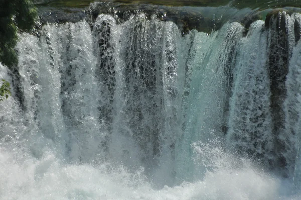 Cascades dans le parc national de Krka en Croatie. Force et miracle pittoresque de la nature — Photo