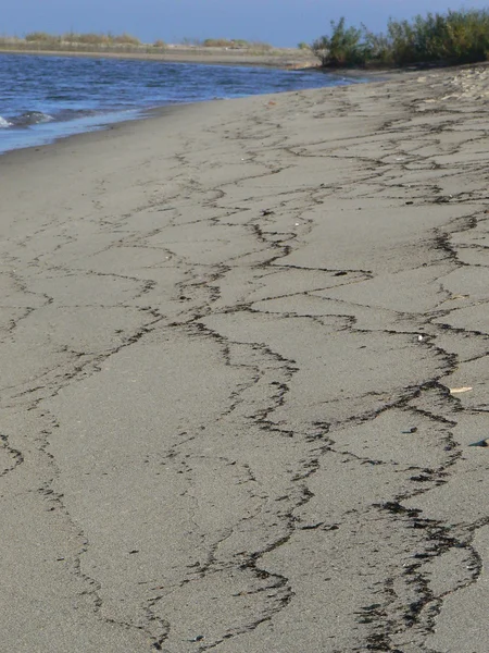 Beach dalga sonra geride desenleri ile. Baltık Denizi