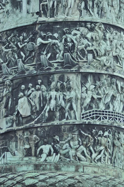 Säule mit Relief, historische Szenen von Paris — Stockfoto