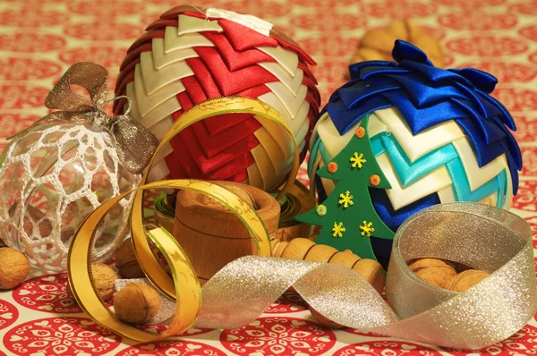 Christmas decorations. Christmas. Christmas Eve. Christmas ornaments with satin belt. — Stock Photo, Image