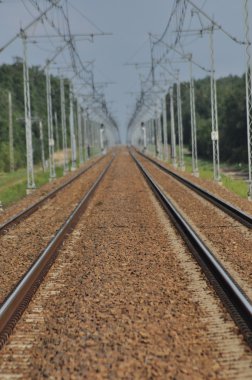 Demiryolu hattı. Elektrikli çekiş. Trenler için parça