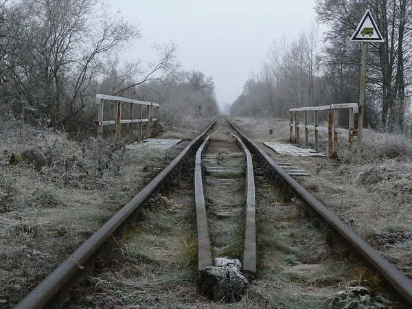 Elektrik santrali. Crane şantiyede. Baca ve duman.