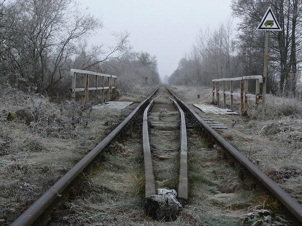 Электростанция. Крейн на строительной площадке. Труба и дым

