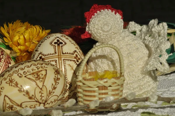 Easter. Symbols of Christmas. Rabbit, chicken and eggs. Willow twig. — Stock Photo, Image