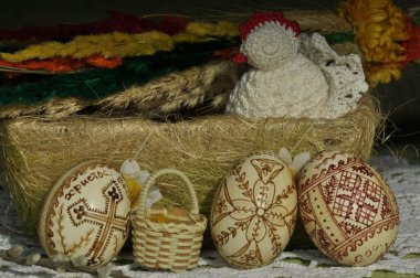 Paskalya. Noel simgeler. Tavşan, tavuk ve yumurta. Willow dal.