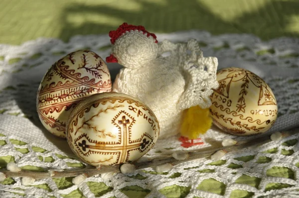 Easter. Symbols of Christmas. Rabbit, chicken and eggs. Willow twig. — Stock Photo, Image