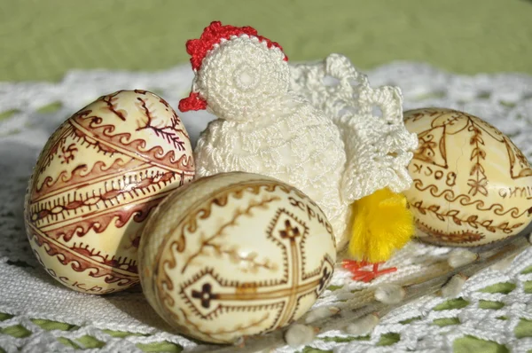 Easter. Symbols of Christmas. Rabbit, chicken and eggs. Willow twig. — Stock Photo, Image