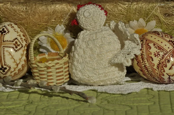 Easter. Symbols of Christmas. Rabbit, chicken and eggs. Willow twig. — Stock Photo, Image