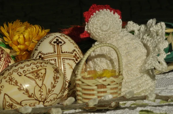 Easter. Symbols of Christmas. Rabbit, chicken and eggs. Willow twig. — Stock Photo, Image