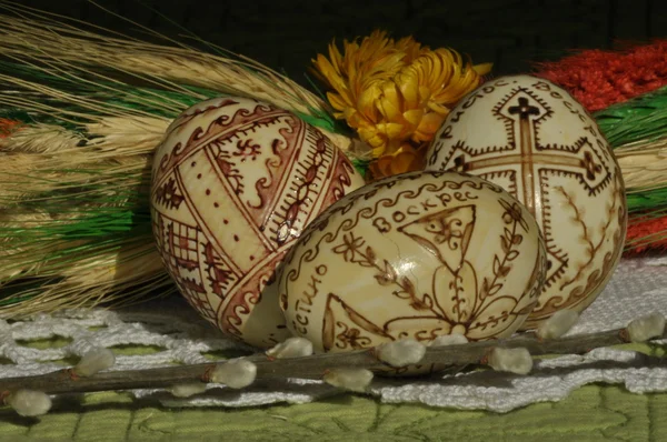 Easter. Symbols of Christmas. Rabbit, chicken and eggs. Willow twig. — Stock Photo, Image