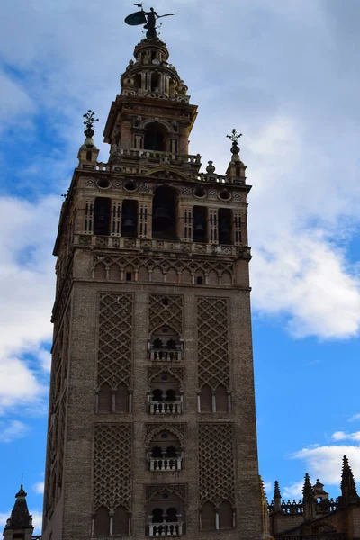 Sevilla 'daki Giralda kulesinin detayları.
