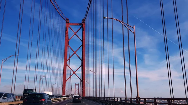 Lisboa, Portekiz: 04-16-2019: Köprü 25 Nisan