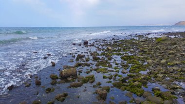 Malaga 'daki Torrox' un ilk kayalık kıyı şeridi.