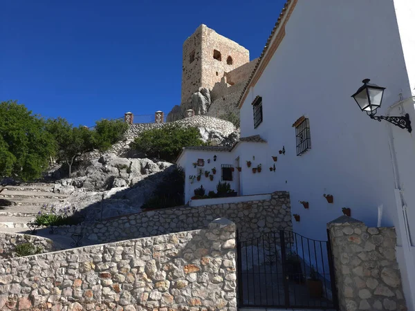 Luque ya da Hish Lukk Kalesi 'nin manzarası.