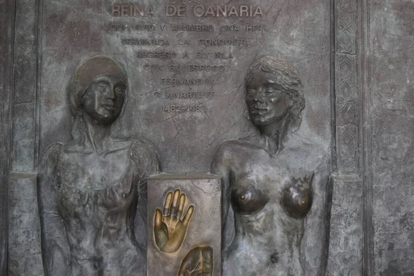 Cordoba, Espaa: 04-01-2021: Kanarya Adaları kraliçesinin heykeli: Burada yazdığına göre, fetihten sonra kocası Fernando ile adasına döndü ve bir kız doğurdu.