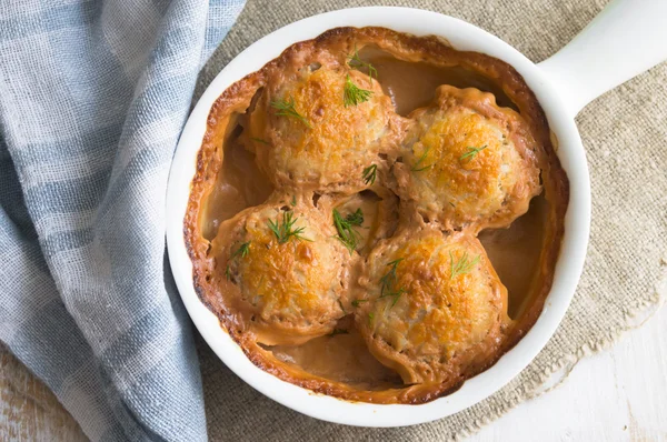 Köttbullar tillagade i tomatsås — Stockfoto