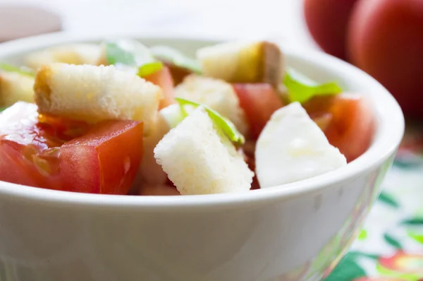 Salad with tomatoes and mozzarella — Stock Photo, Image