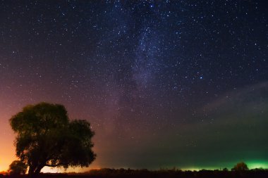 Yıldız ile güzel bir gece kış manzara
