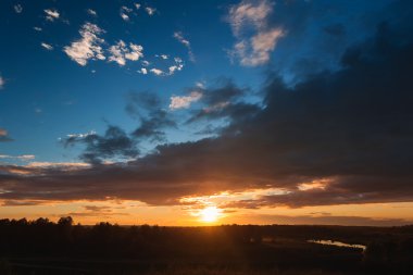 Güneş ışığıyla gün batımı