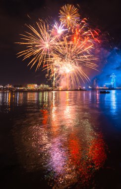 şehir içinde havai fişek