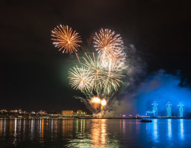 şehir içinde havai fişek