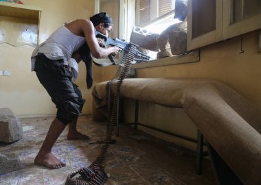 Taiz / Yemen - 17 Aralık 2018: Bir Yemen askeri Taiz, Yemen 'de Ulusal Ordu saflarında savaşıyor