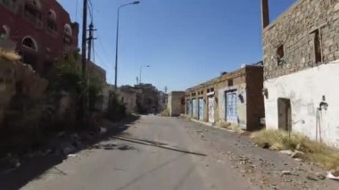  Taiz / Yemen - 04 Aralık 2016: Taiz, Yemen 'deki savaşta bir Yemen evi yıkıldı