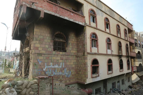 Taiz _ Yemen _ 25 Kasım 2016: Yemen 'deki şiddetli savaş nedeniyle yıkılan evler - Taiz