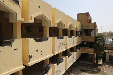 Taiz / Yemen - 23 Mayıs 2016: Yemen 'de savaş tarafından yıkılan bir okul