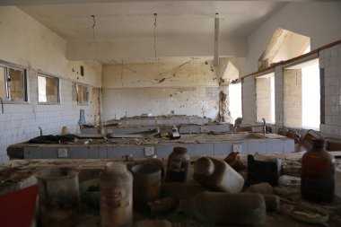 Taiz, Yemen 'deki savaş tarafından yıkılan bir okul.